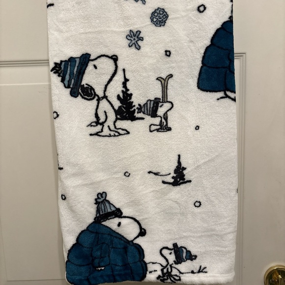 Peanuts Puffer Jacket Snoopy Plush Throw Blanket - Picture 2 of 4